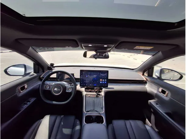 Car image 16