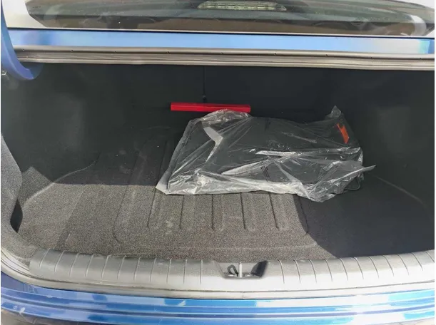 Car image 28