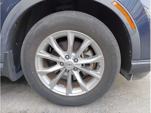 Car image 9