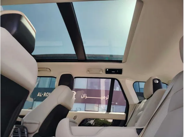 Car image 19