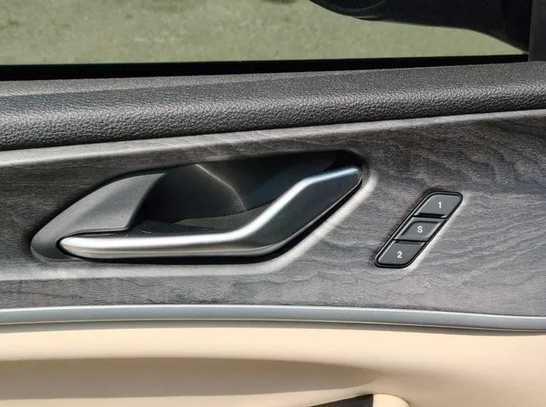 Car image 35