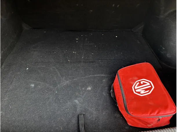 Car image 25