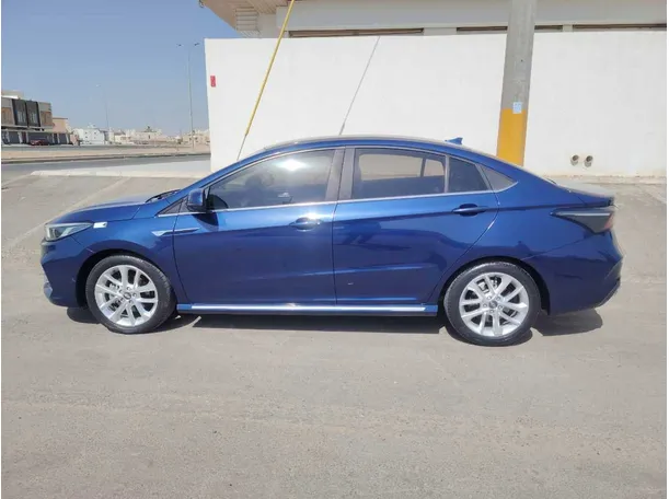 Car image 8