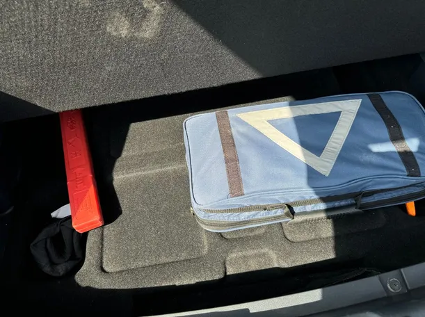 Car image 24