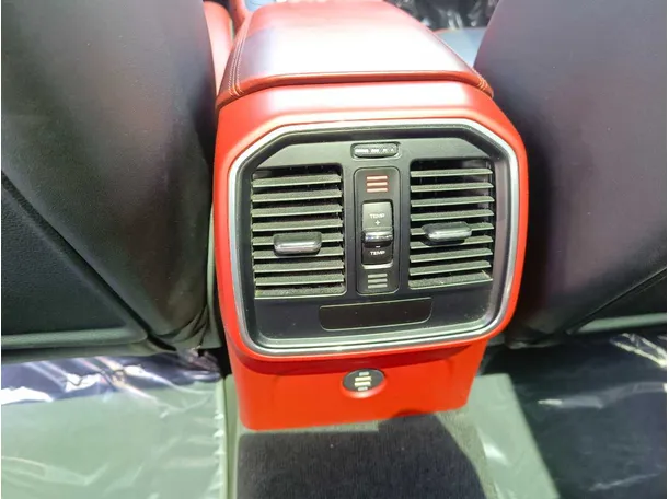 Car image 34