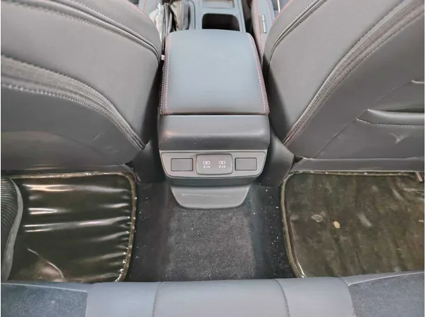 Car image 32