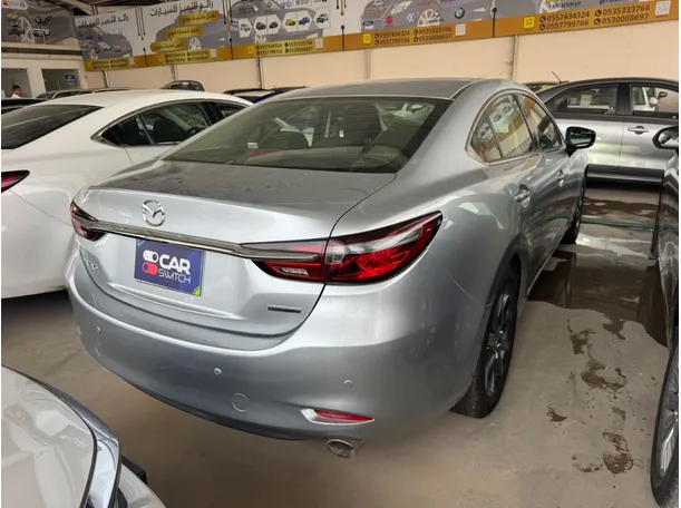 Car image 4