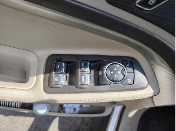 Car image 37