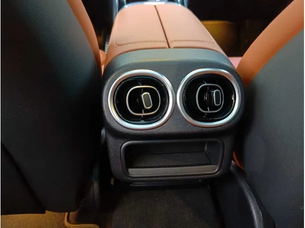 Car image 29