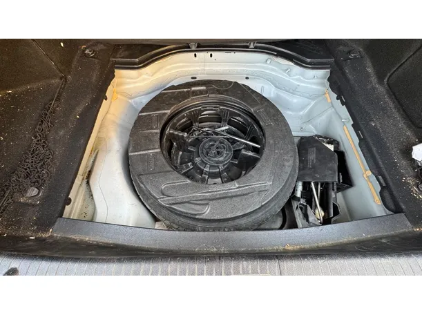 Car image 27