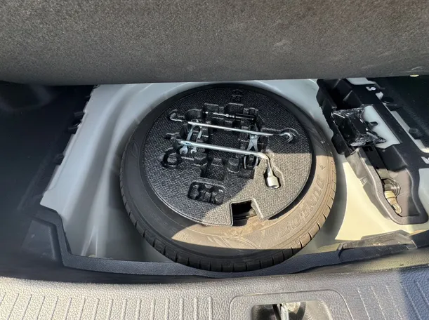 Car image 20