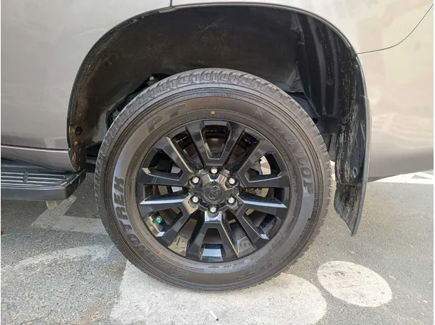 Car image 9