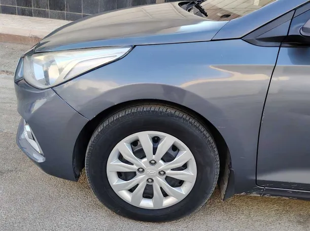 Car image 9