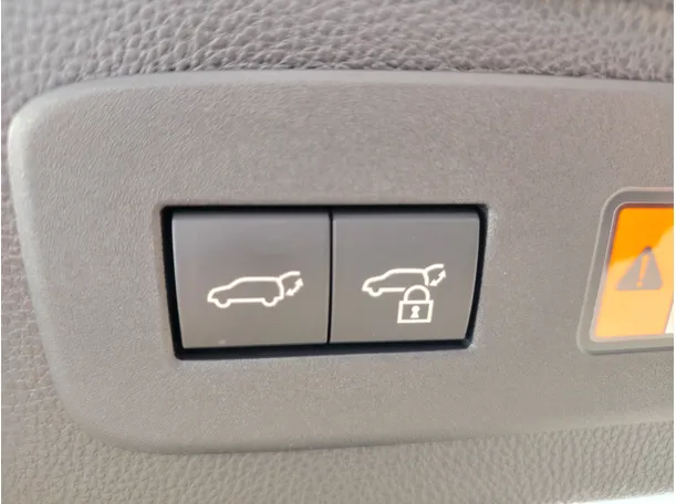 Car image 35