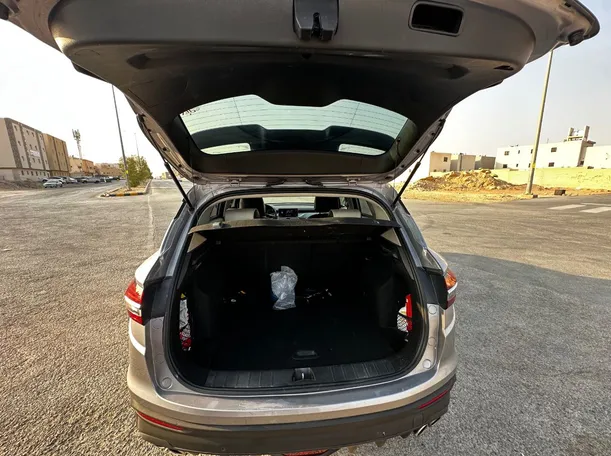 Car image 20