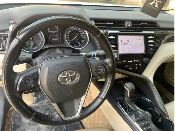 Car image 17