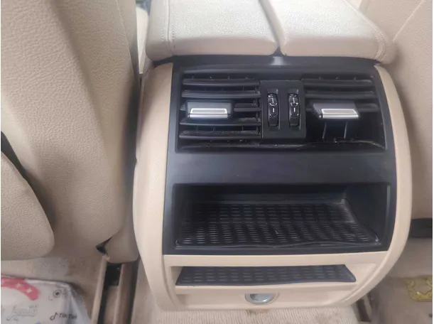 Car image 29