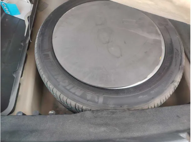 Car image 27