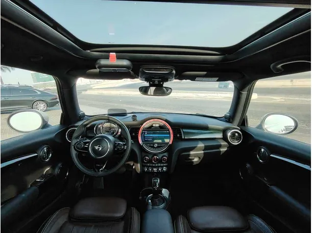Car image 15
