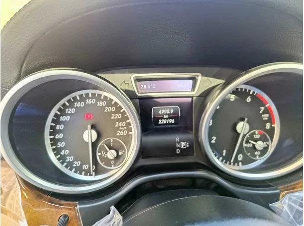 Car image 30