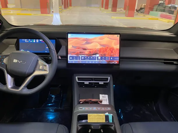 Car image 19