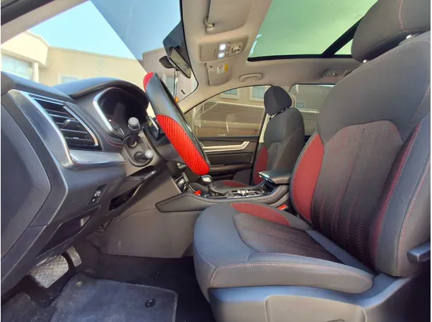 Car image 12