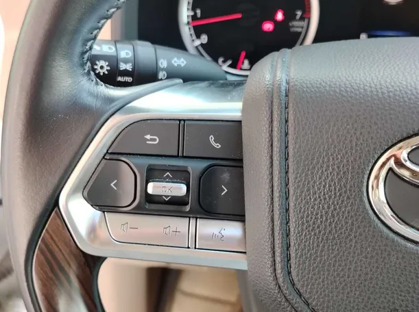 Car image 27