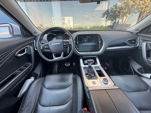 Car image 15