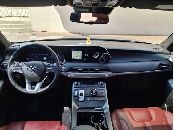 Car image 14