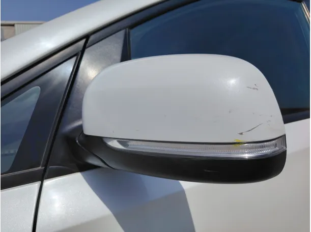 Car image 26