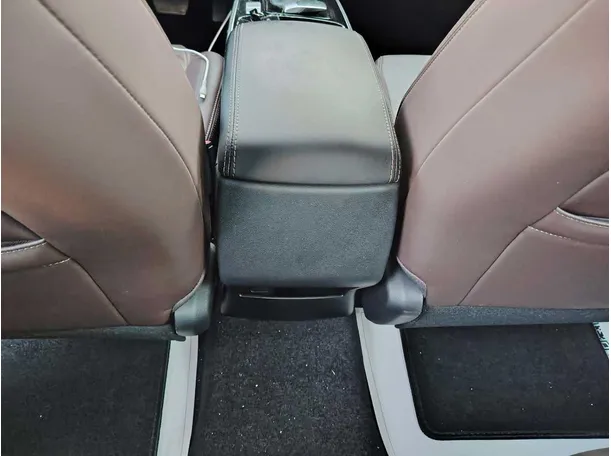 Car image 36