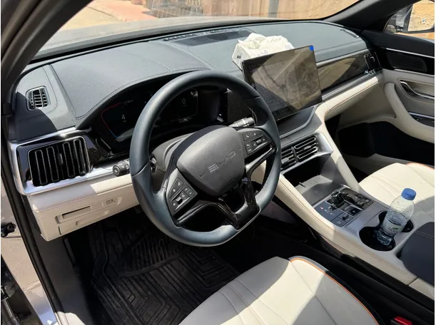 Car image 13