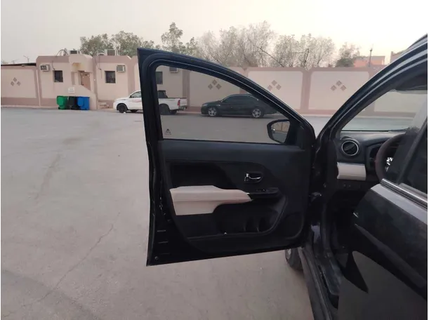 Car image 11