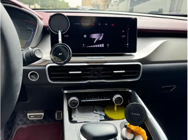 Car image 18
