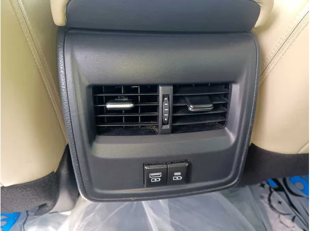 Car image 33
