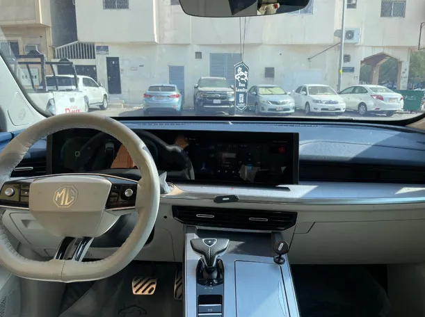 Car image 20