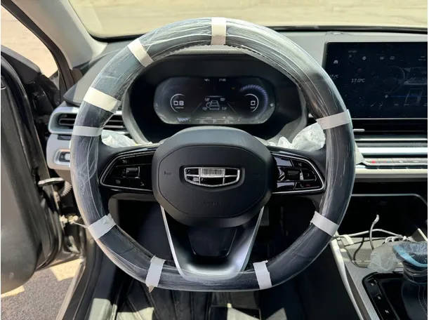 Car image 19