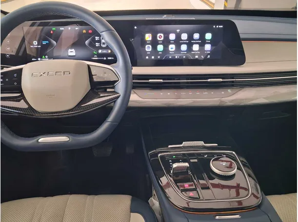 Car image 16