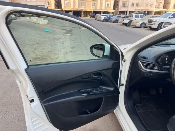 Car image 10