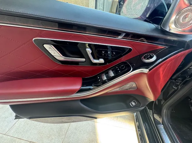 Car image 27
