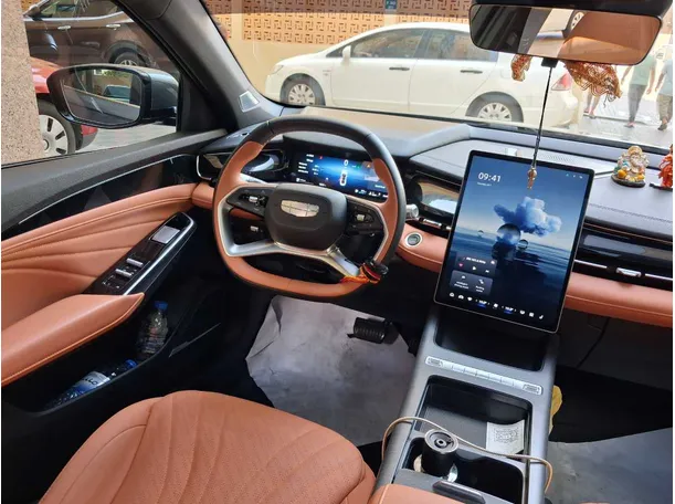 Car image 16