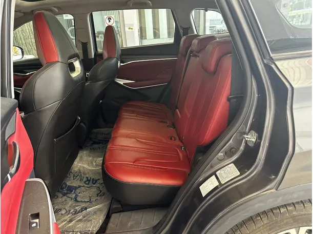 Car image 14