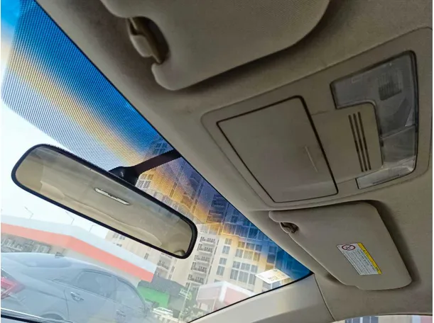 Car image 26