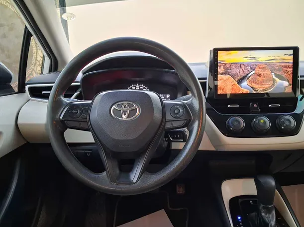 Car image 17