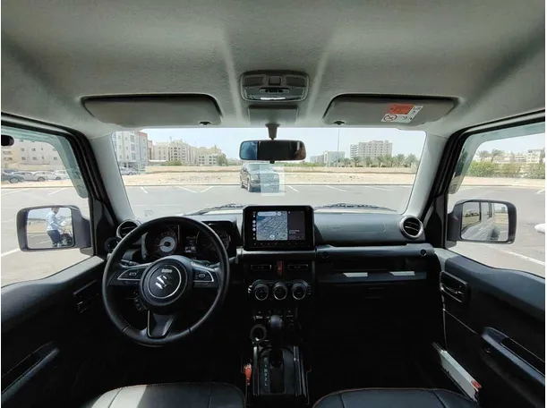 Car image 17