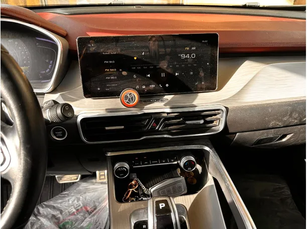Car image 19