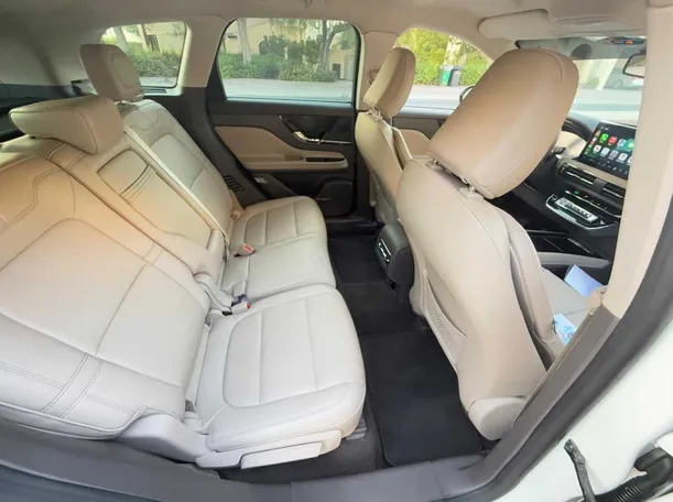 Car image 24