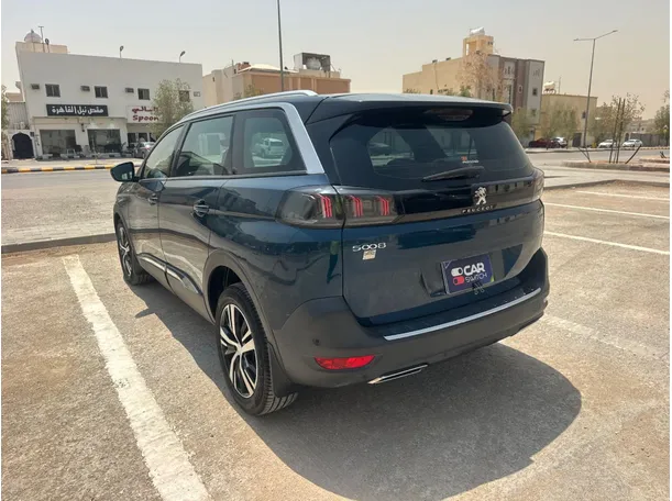 Car image 7