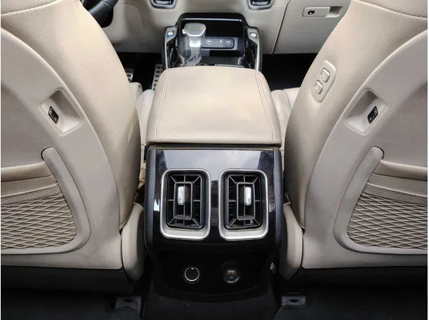 Car image 33
