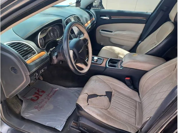 Car image 12